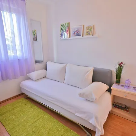 Sunce - Cozy Base To And Explore Island Brac Free Parking Apartment Supetar